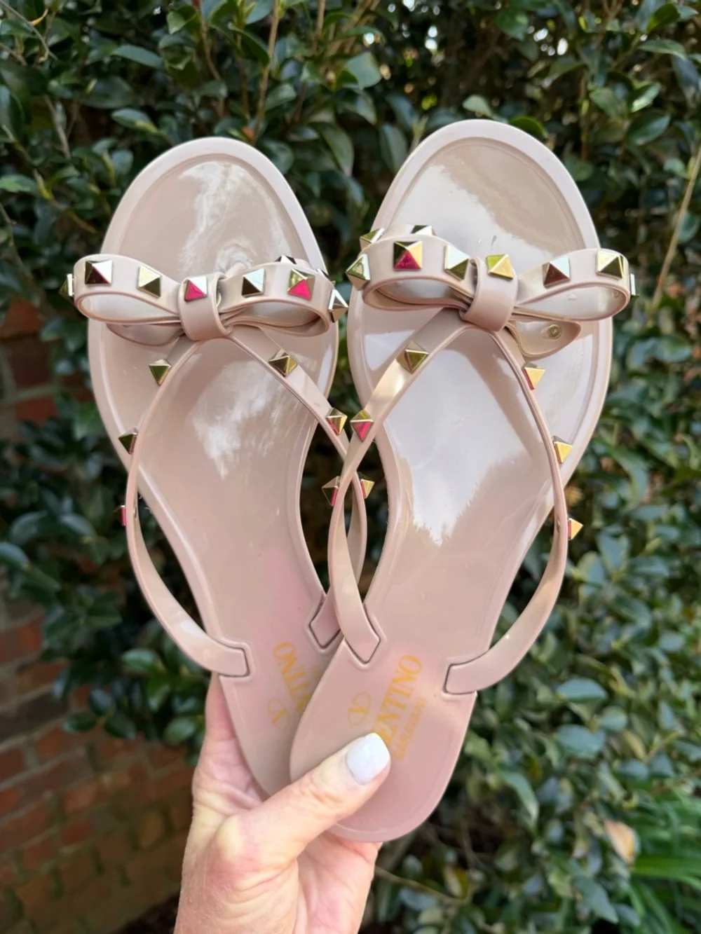 Valentino Garavani Rockstud PVC Jelly Thong Sandals Poudre EU 40 Like New Box - Picture 5 of 15